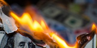 L’inflazione del mondo, fenomeno a due velocità Burning one hundred dollar
