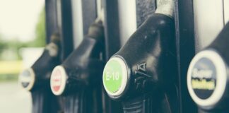 Accise mobili, dal 5 ottobre cambia lo sconto sui carburanti: quanto si può risparmiare Taglio delle accise proroga