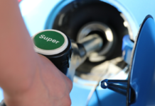Caro carburanti, la rivolta dei Comuni: distributori pubblici e prezzi low-cost rincari carburanti