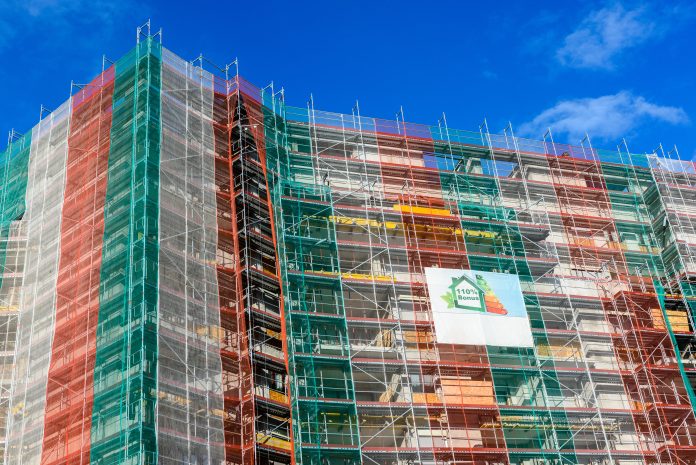 Cantiere di costruzione edilizia e manutenzione per superbonus