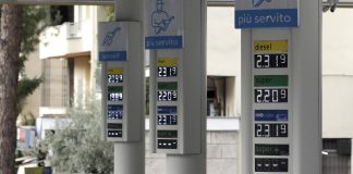 Carburanti, finisce lo sconto sul diesel: torna il nodo accise mentre il pieno presenta un conto da 4,7 miliardi